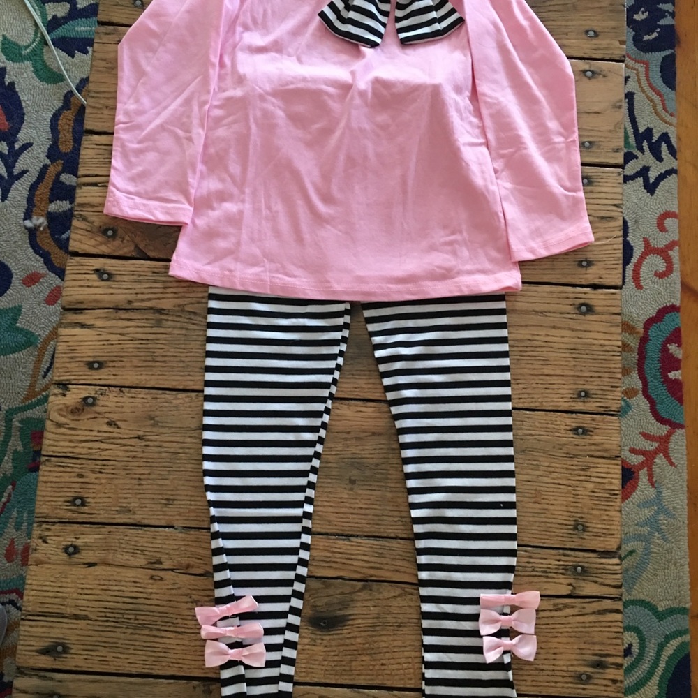 Adorable 2 piece - top with leggings